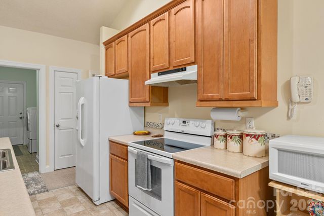 112 Chestnut Lane, Hendersonville, NC 28792