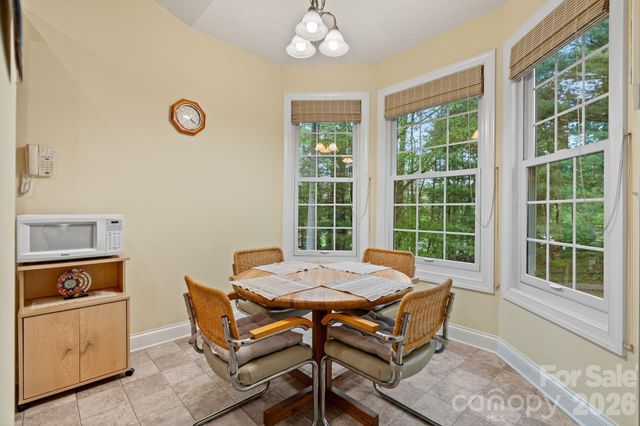112 Chestnut Lane, Hendersonville, NC 28792