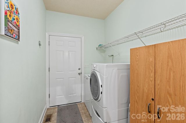 112 Chestnut Lane, Hendersonville, NC 28792