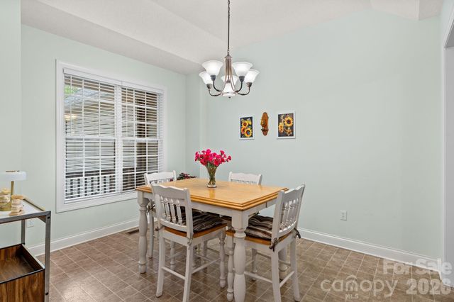 112 Chestnut Lane, Hendersonville, NC 28792
