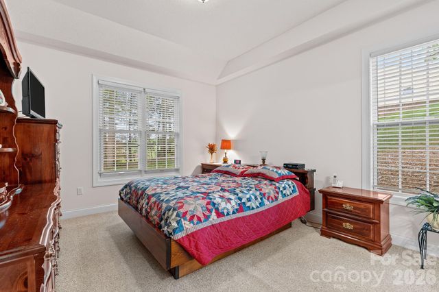 112 Chestnut Lane, Hendersonville, NC 28792