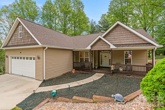 112 Chestnut Lane, Hendersonville, NC 28792