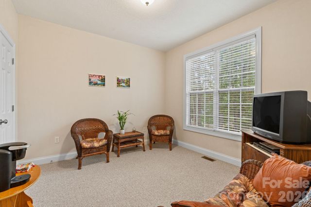 112 Chestnut Lane, Hendersonville, NC 28792
