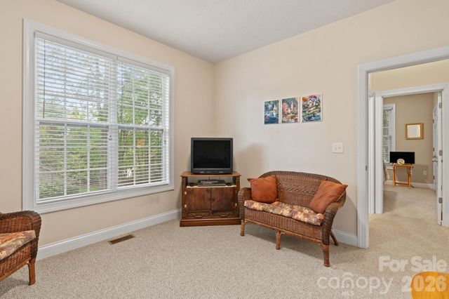112 Chestnut Lane, Hendersonville, NC 28792