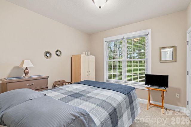 112 Chestnut Lane, Hendersonville, NC 28792