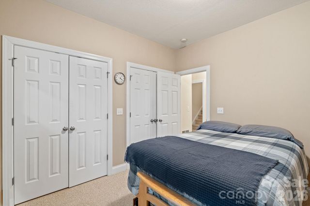 112 Chestnut Lane, Hendersonville, NC 28792