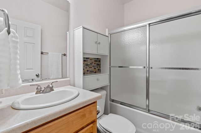 112 Chestnut Lane, Hendersonville, NC 28792