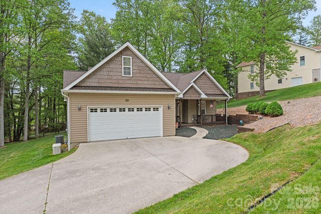 112 Chestnut Lane, Hendersonville, NC 28792