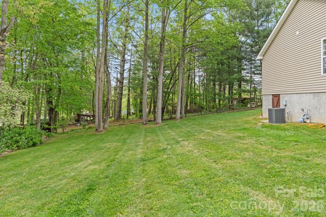 112 Chestnut Lane, Hendersonville, NC 28792