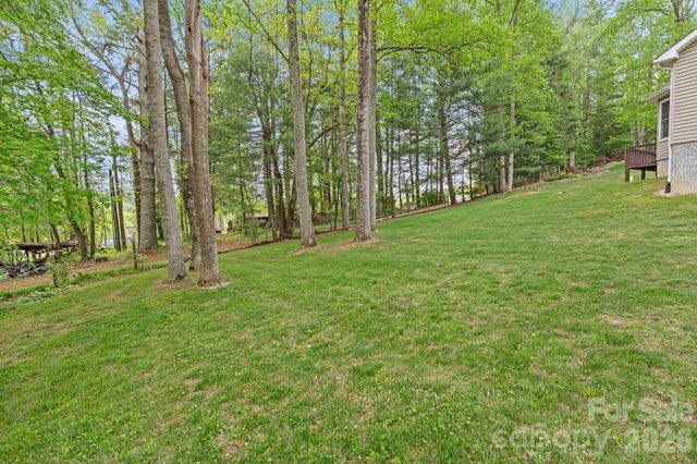 112 Chestnut Lane, Hendersonville, NC 28792
