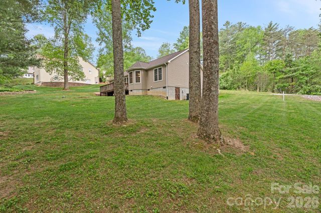 112 Chestnut Lane, Hendersonville, NC 28792