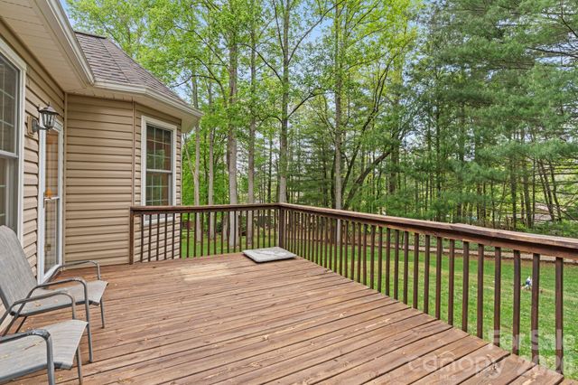 112 Chestnut Lane, Hendersonville, NC 28792