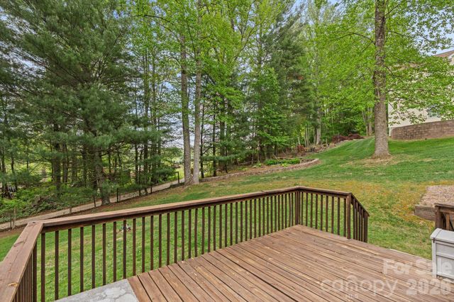 112 Chestnut Lane, Hendersonville, NC 28792