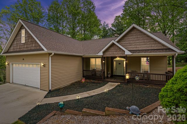 112 Chestnut Lane, Hendersonville, NC 28792