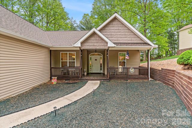 112 Chestnut Lane, Hendersonville, NC 28792