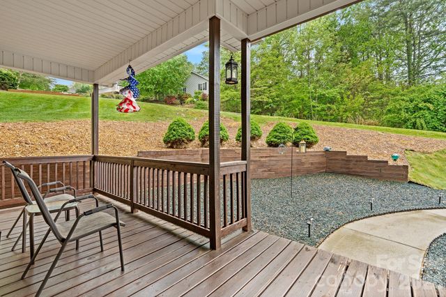 112 Chestnut Lane, Hendersonville, NC 28792
