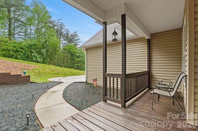 112 Chestnut Lane, Hendersonville, NC 28792