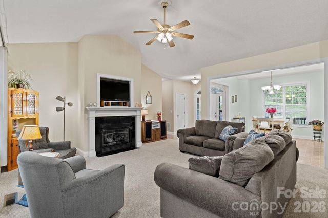 112 Chestnut Lane, Hendersonville, NC 28792