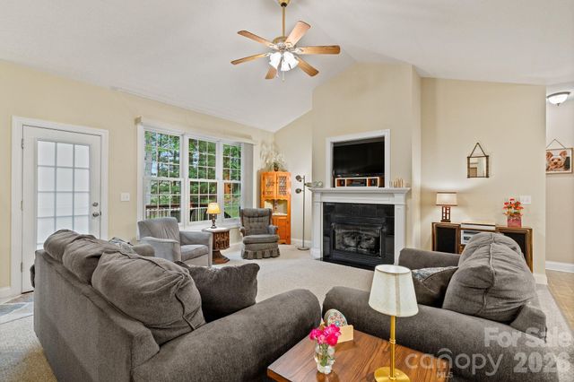 112 Chestnut Lane, Hendersonville, NC 28792