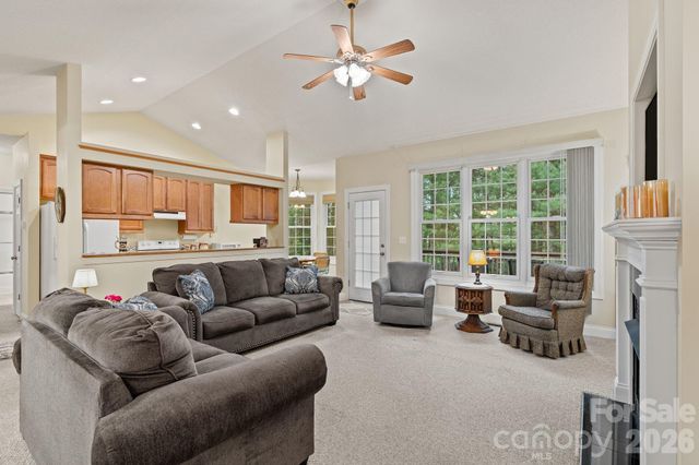 112 Chestnut Lane, Hendersonville, NC 28792