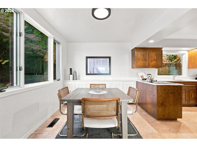 2604 Sw BUCKINGHAM Ave, Portland, OR 97201