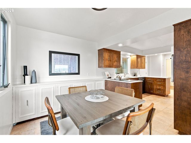 2604 Sw BUCKINGHAM Ave, Portland, OR 97201