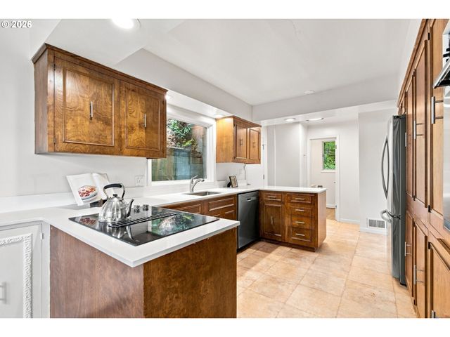 2604 Sw BUCKINGHAM Ave, Portland, OR 97201