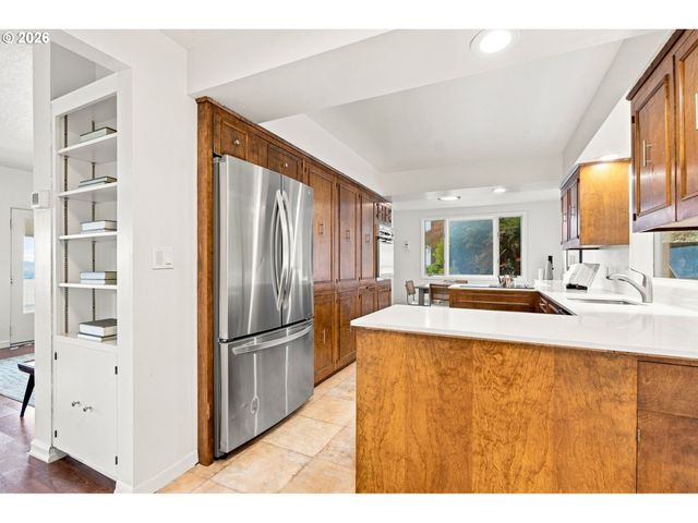 2604 Sw BUCKINGHAM Ave, Portland, OR 97201