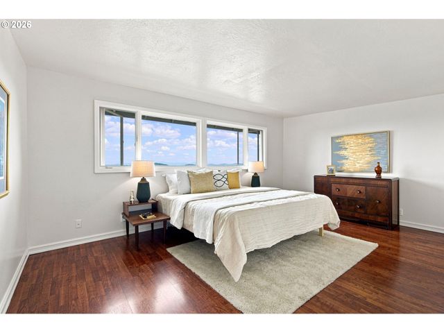 2604 Sw BUCKINGHAM Ave, Portland, OR 97201