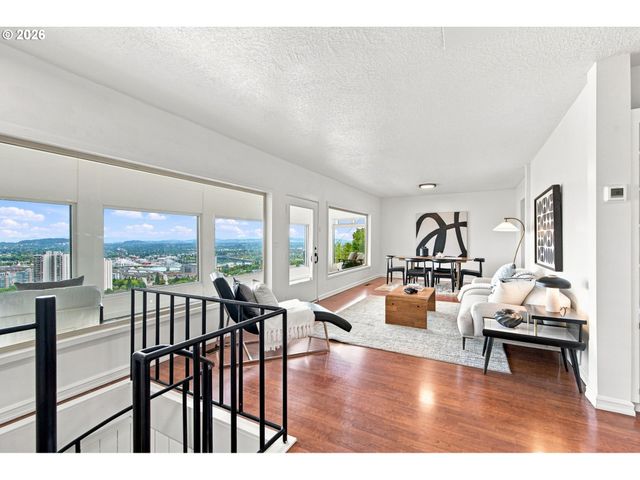 2604 Sw BUCKINGHAM Ave, Portland, OR 97201