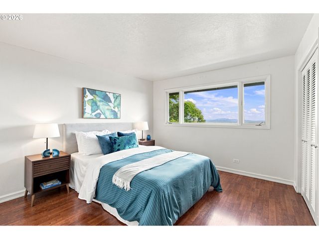 2604 Sw BUCKINGHAM Ave, Portland, OR 97201