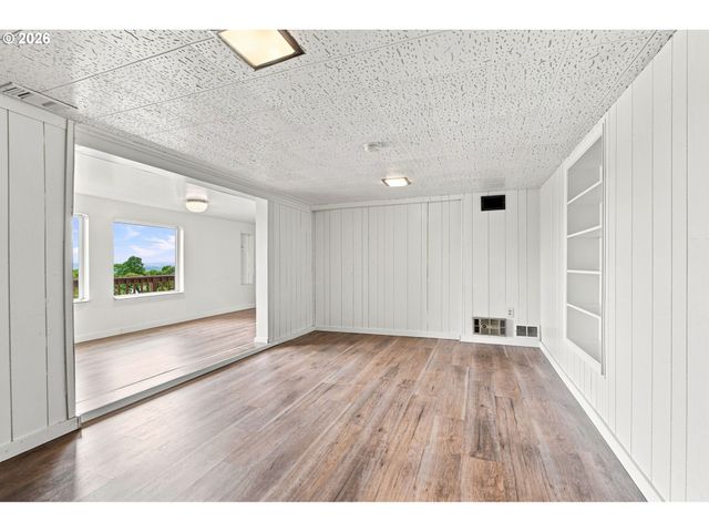 2604 Sw BUCKINGHAM Ave, Portland, OR 97201