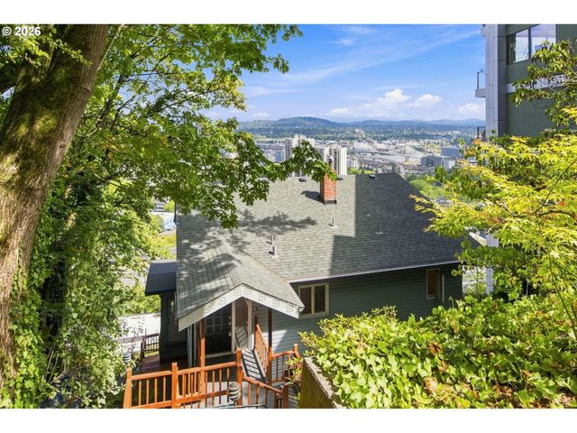 2604 Sw BUCKINGHAM Ave, Portland, OR 97201