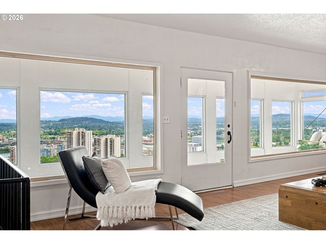 2604 Sw BUCKINGHAM Ave, Portland, OR 97201