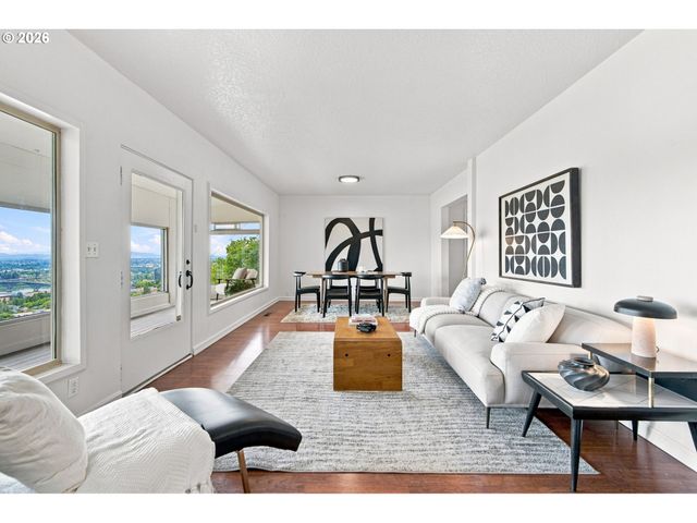 2604 Sw BUCKINGHAM Ave, Portland, OR 97201
