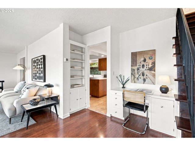 2604 Sw BUCKINGHAM Ave, Portland, OR 97201