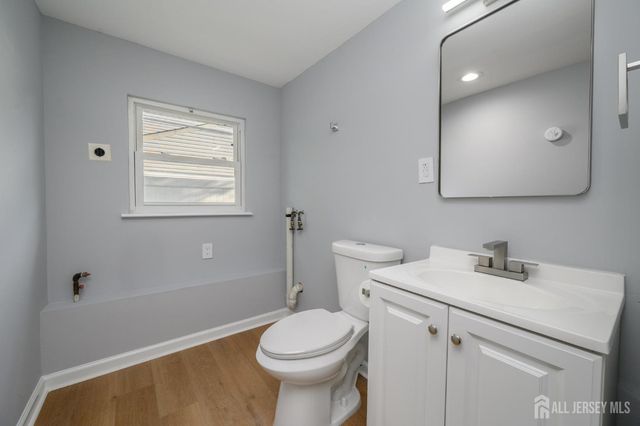 56 Drake Place, Colonia, NJ 07067