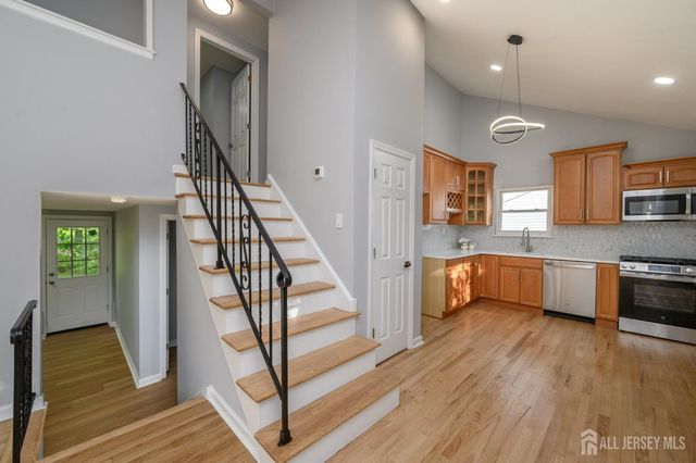 56 Drake Place, Colonia, NJ 07067