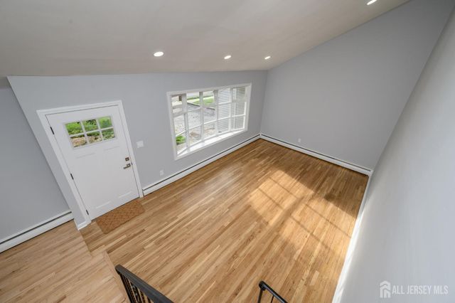 56 Drake Place, Colonia, NJ 07067