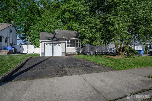 56 Drake Place, Colonia, NJ 07067