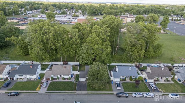 56 Drake Place, Colonia, NJ 07067