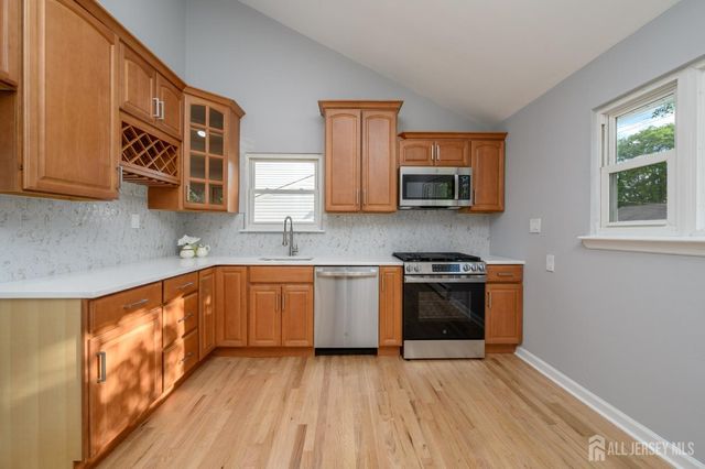 56 Drake Place, Colonia, NJ 07067