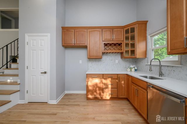 56 Drake Place, Colonia, NJ 07067