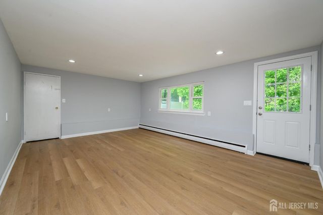 56 Drake Place, Colonia, NJ 07067