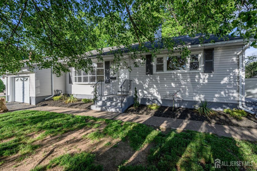 56 Drake Place, Colonia, NJ 07067