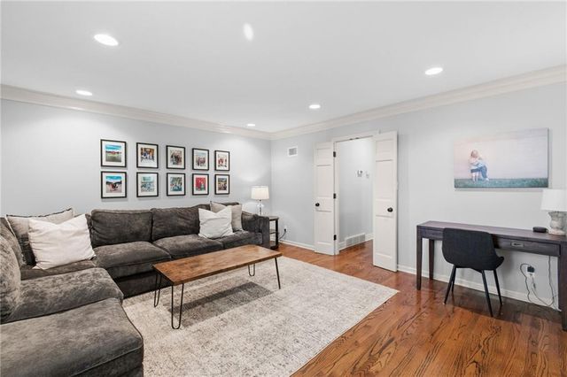 8740 Ensley Lane, Leawood, KS 66206