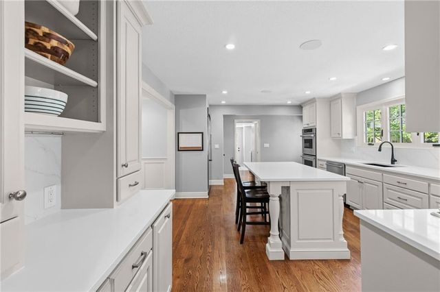 8740 Ensley Lane, Leawood, KS 66206
