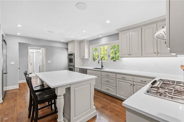 8740 Ensley Lane, Leawood, KS 66206