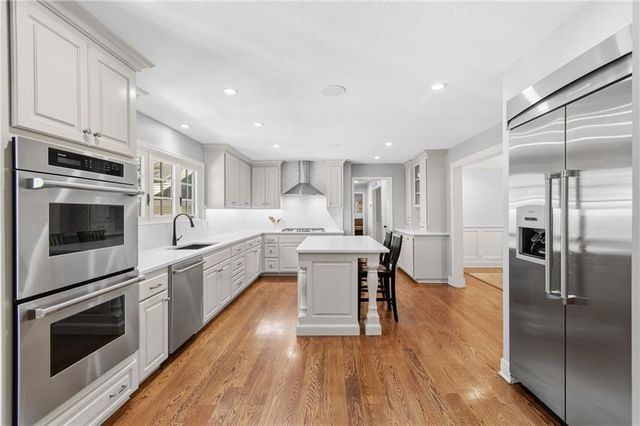 8740 Ensley Lane, Leawood, KS 66206