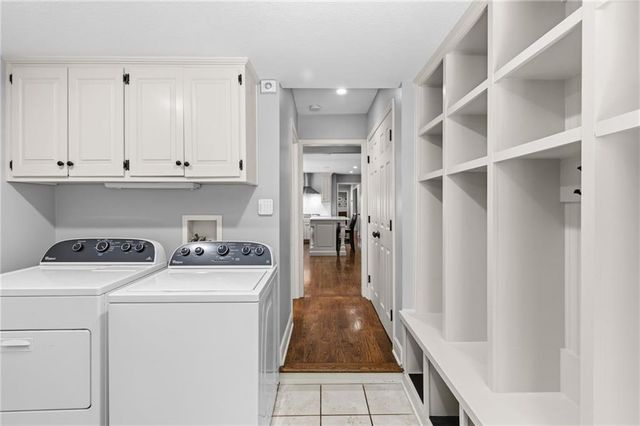 8740 Ensley Lane, Leawood, KS 66206